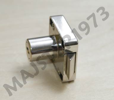 ZAMEK MEBLOWY ZATRZASKOWY POD JEDEN KLUCZ D20