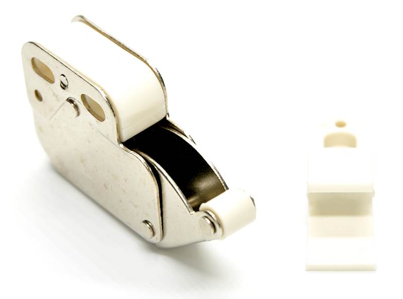 ZATRZASK MINI LATCH OCYNK SREBRNY/BIAŁY