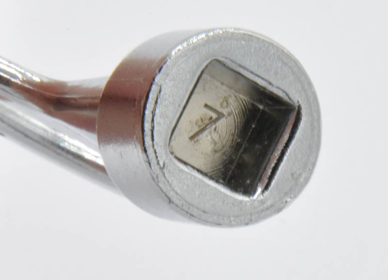 KLUCZ KŁÓDKI ENERGETYCZNEJ KWADRAT CHROM 7 MM