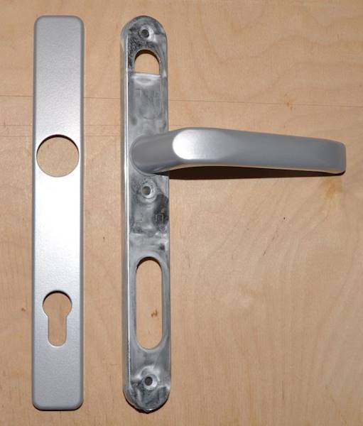 KLAMKA DRZ.SILVER PCV/ALU.DŁ.SZYLD 92/32 WB KW.SAT