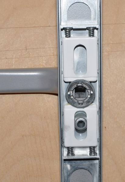 KLAMKA DRZ.SILVER PCV/ALU.DŁ.SZYLD 90/32 WB KW.SAT