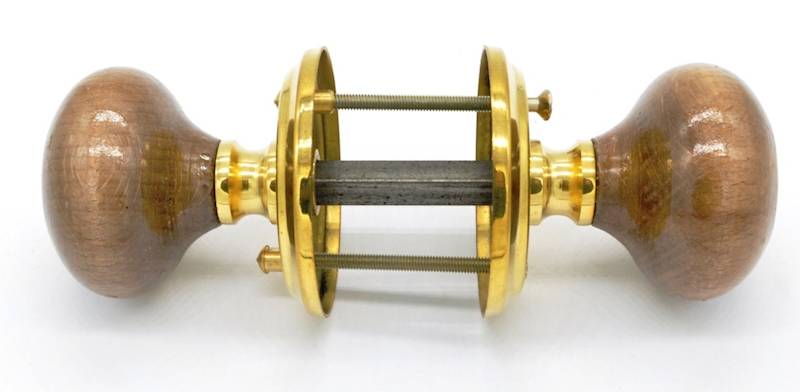 UCHWYT GAŁKOWY CIEMNY DREWNO-MOSIĄDZ OBROTOWA