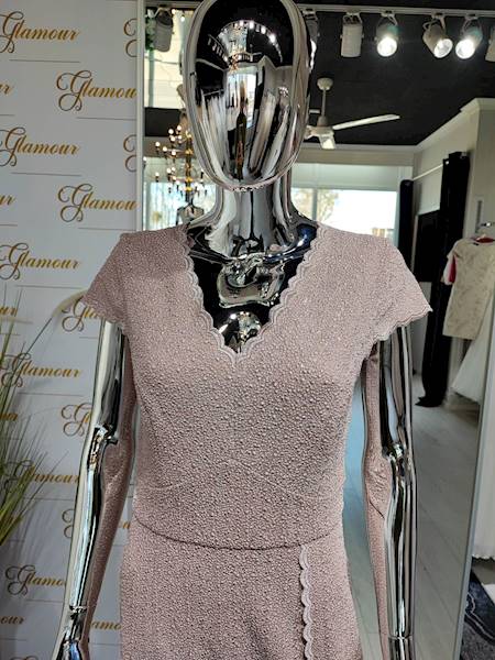 LIDIAS sukienka maxi w kolorze cappucino 