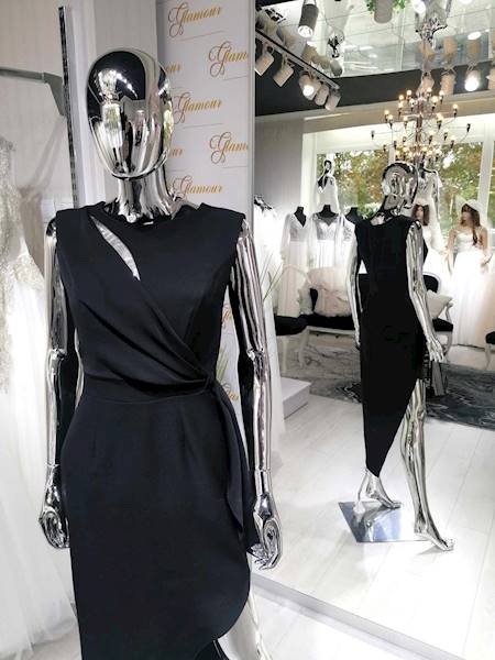 ELEANOR asymetryczna sukienka w kolorze czarnym