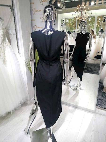 ELEANOR asymetryczna sukienka w kolorze czarnym