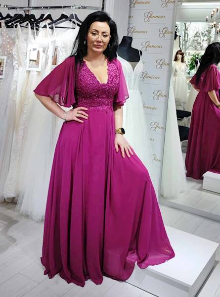 APOLONIA  Suknia Plus Size Amarant RĘKAW 3/4