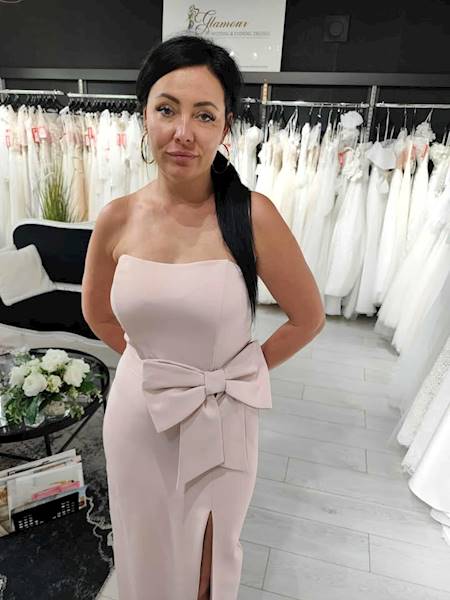 ASSANI sukienka z kokardą puder róż