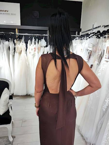 MALLI sukienka czekoladowa ze złotym połyskiem