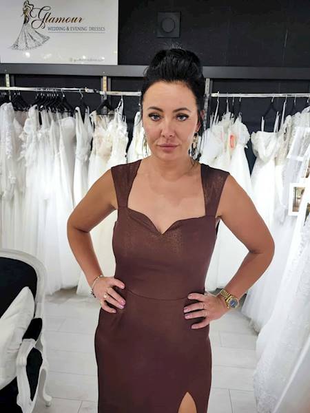 MALLI sukienka czekoladowa ze złotym połyskiem