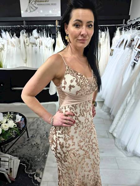 LEA dopasowana suknia beżowo złota