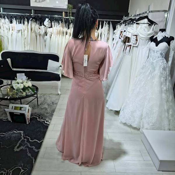 „Blush Serenity” – Pudrowa Suknia Maxi 