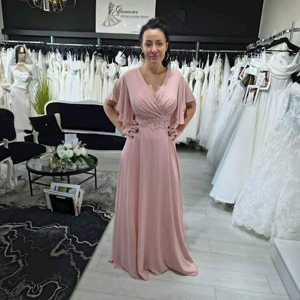 „Blush Serenity” – Pudrowa Suknia Maxi 