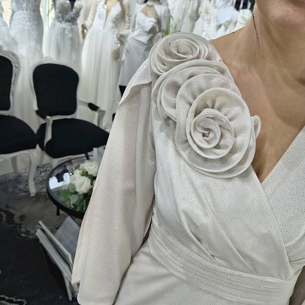 IRENA sukienka szyfonowa  beż błysk