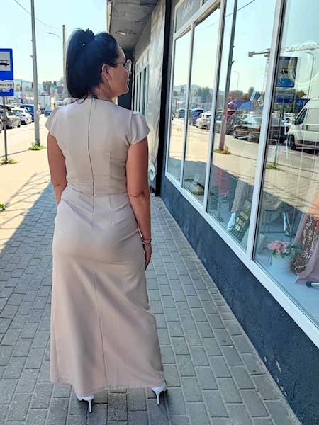 MIRA SUKIENKA beżowa z poświatą