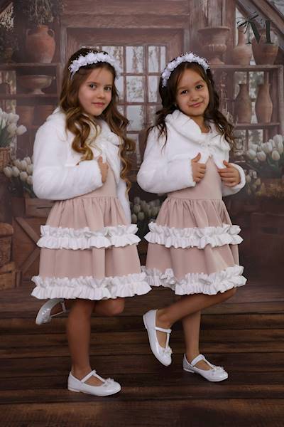 Elegancka sukienka dziewczęca z falbankami  Beżowa