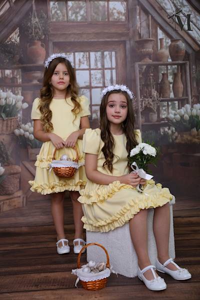 Elegancka sukienka dziewczęca z falbankami  żółta