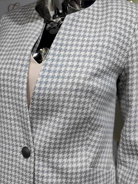 Płaszcz zapinany  szaro biały Pepitka 