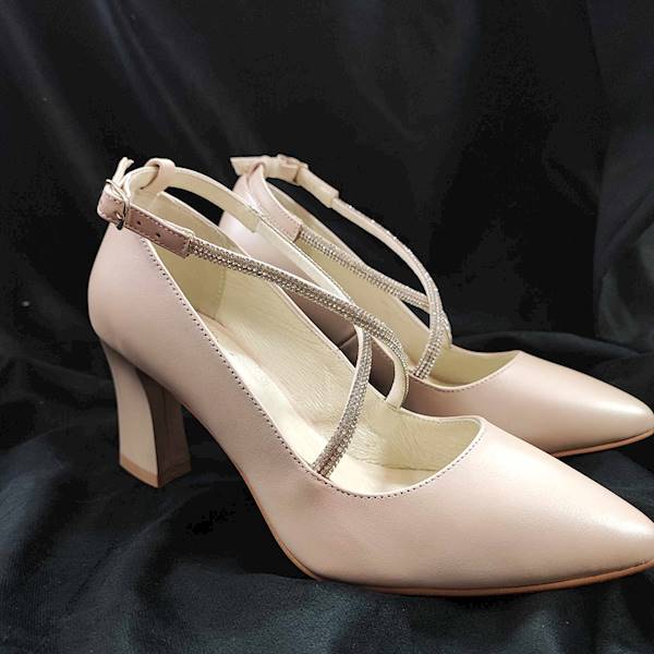 CZÓŁENKA SKÓRZANE NA MODNYM SŁUPKU BEŻ ZUZA