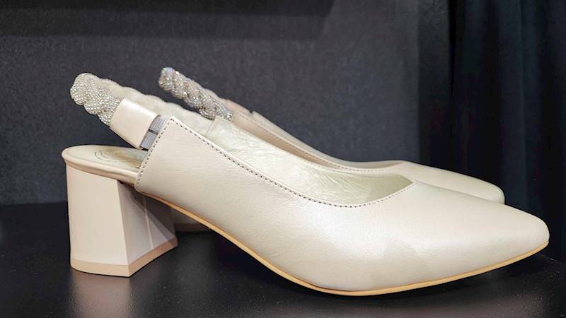 Czółenko niskie z brokatowym paskiem Manuela Beż