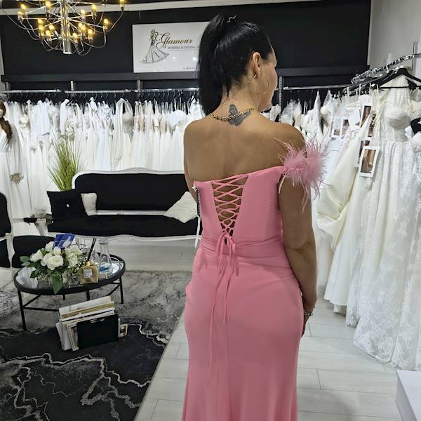 Aurora Pink – z piórkiem i rozcięciem