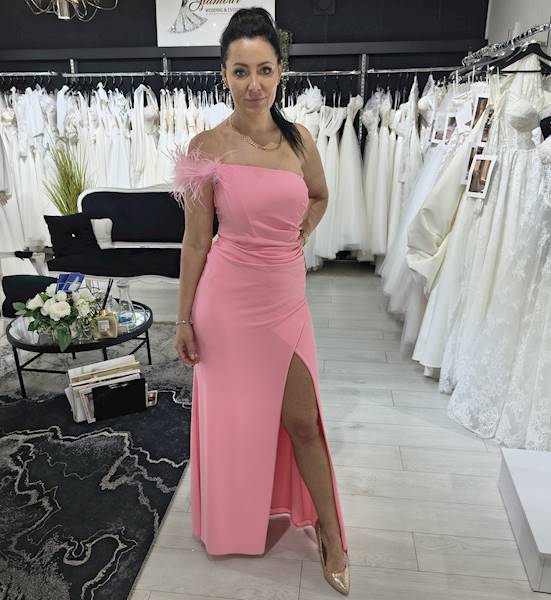 Aurora Pink – z piórkiem i rozcięciem