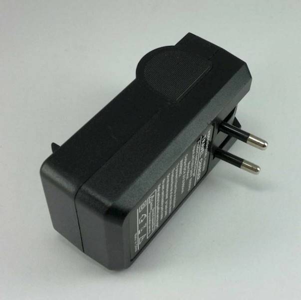 ŁADOWARKA 2X18650 LI-ION 230V