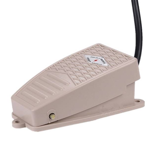 PRZEŁĄCZNIK NOŻNY 5A 250V OFF- (ON) PRZEW PN21