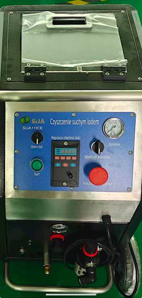 Maszyna czyszcząca suchym lodem 