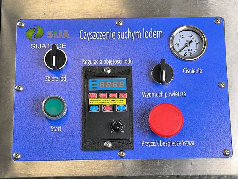 Maszyna czyszcząca suchym lodem 