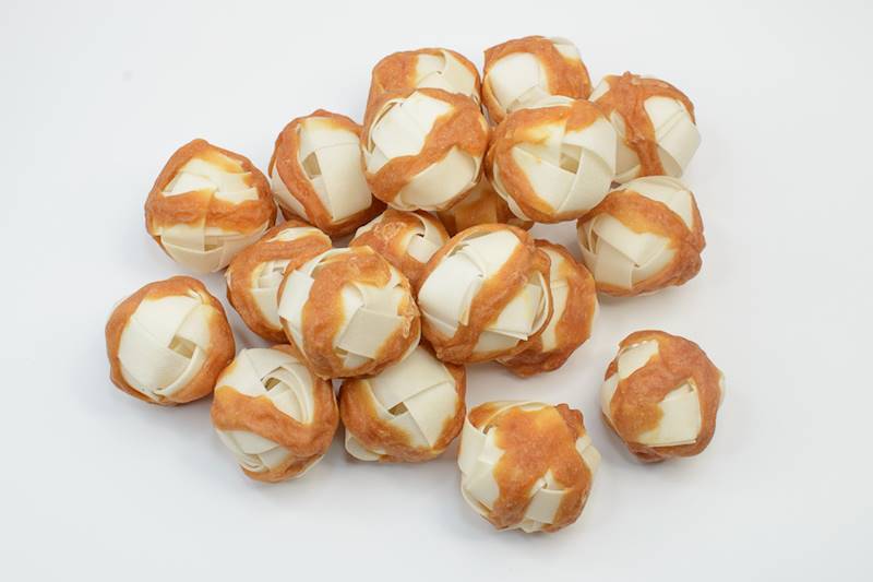 ALDA PIŁKA WOŁ. Z MIĘSEM Z KURCZAKA