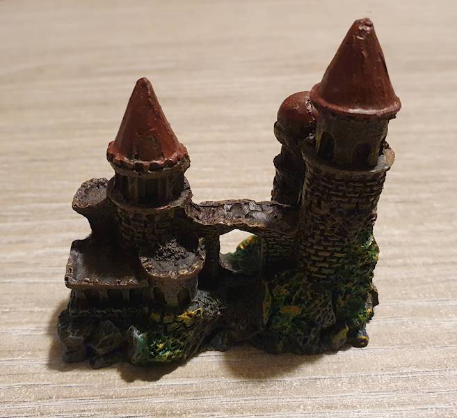 OZDOBA CERAM. 7-10CM ZAMEK