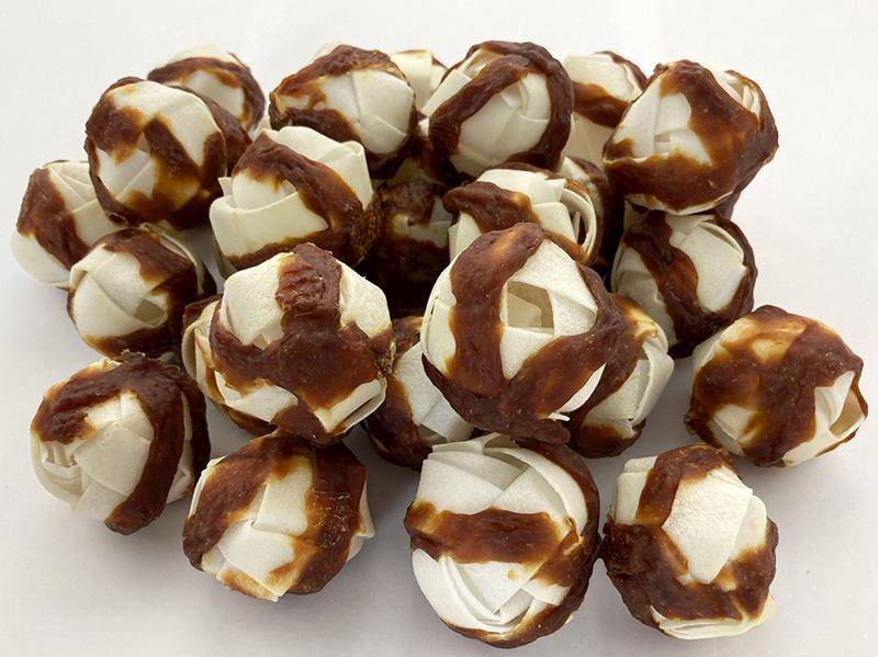 ALDA PIŁKA WOŁOWA Z MIĘSEM KACZKI 500G