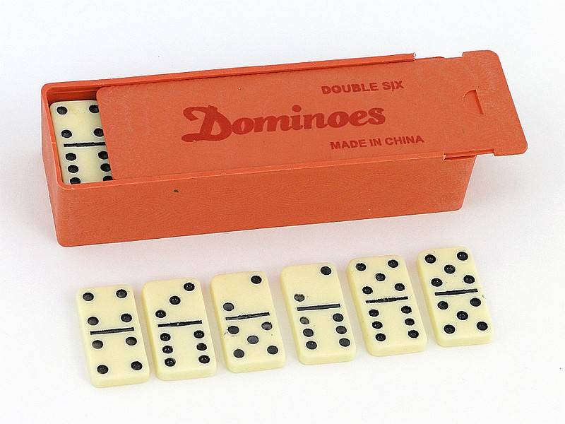 6/192492 DOMINO W PUDEŁKU 