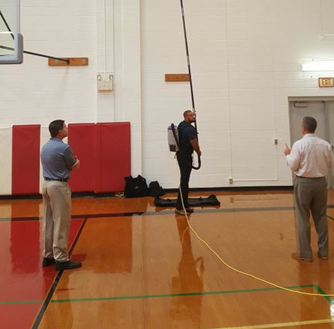 System SpaceVac czyszczenie konstrukcji sufitowej