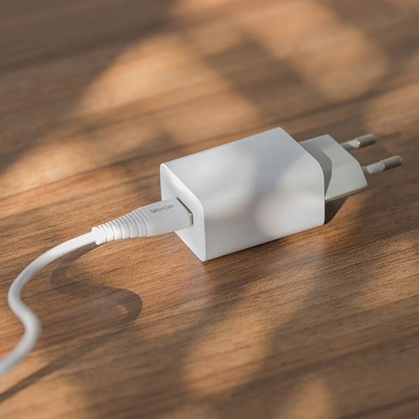 BX11023 ŁADOWARKA 1xUSB 2,1A+PRZEWÓD VA0051 BIAŁA
