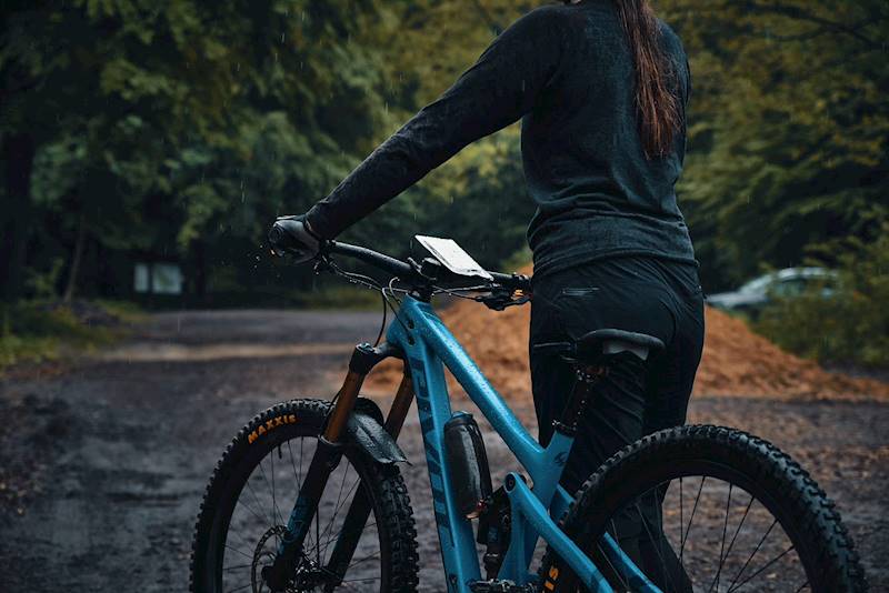 ETUI NA TELEFON VACUUM ROZ. M