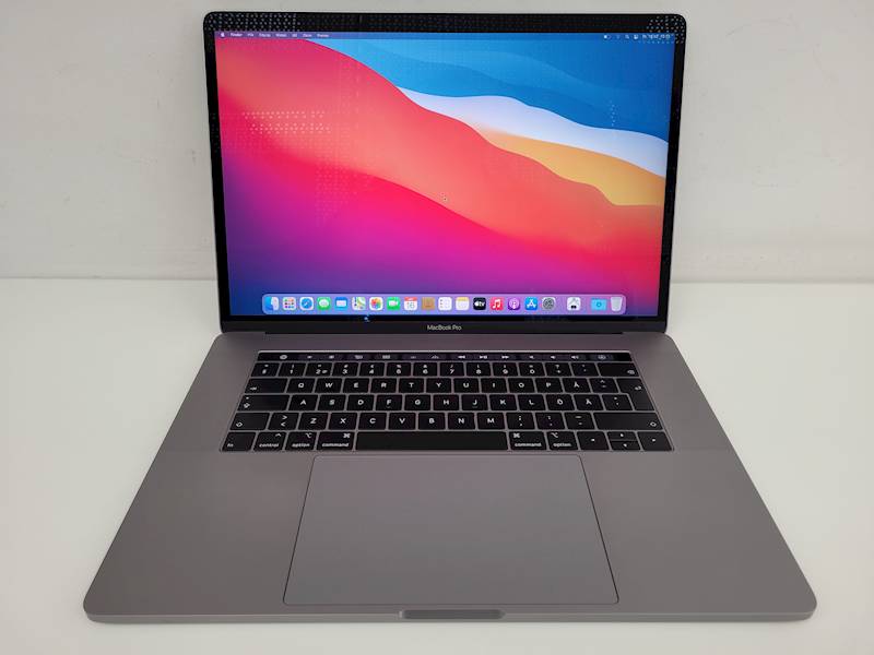 Apple McBook Pro A1990 15,1