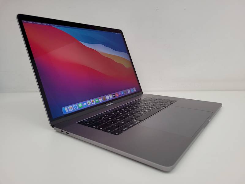 Apple McBook Pro A1990 15,1