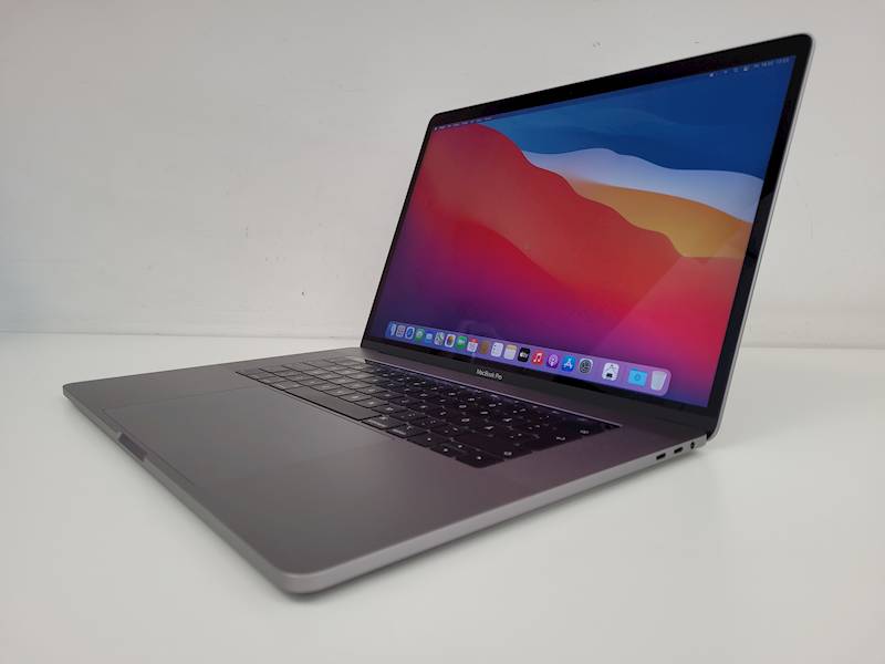 Apple McBook Pro A1990 15,1