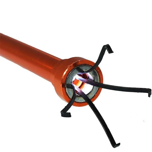 CHWYTAK GIĘTKI METALOWY PAZURKOWY Z MAGNESEM + LAMPKA RICHMANN C0487