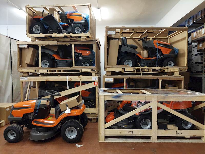 Obraz zawierający koło, opona, Część samochodowa, pojazd

Opis wygenerowany automatycznie