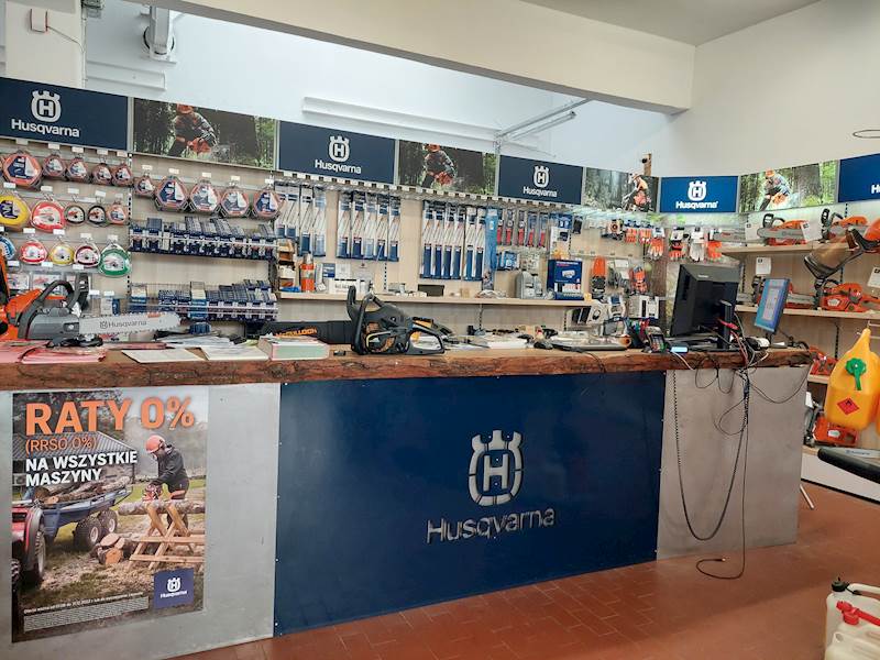 Obraz zawierający tekst, w pomieszczeniu, sklep, ściana

Opis wygenerowany automatycznie