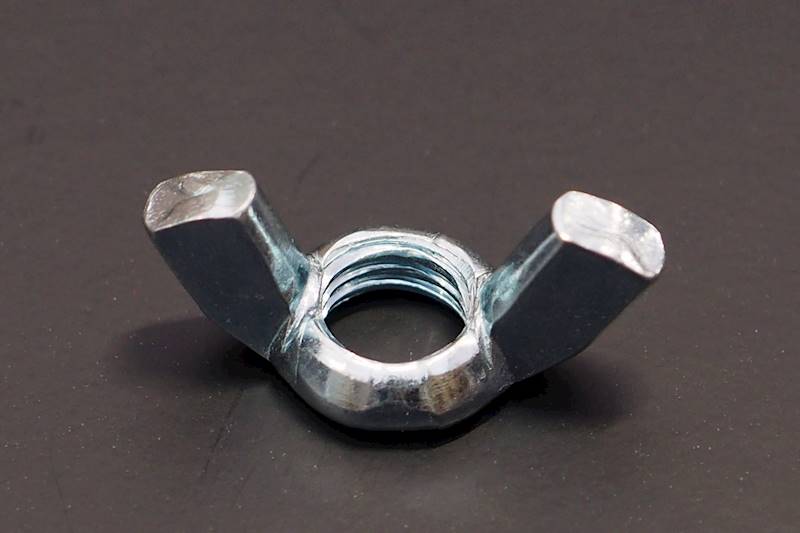 nakrętki skrzyd. m10 zn DIN-315