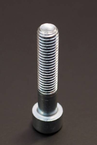 śruby m05x014 DIN 912/ 8.8 Fl Zn czarny