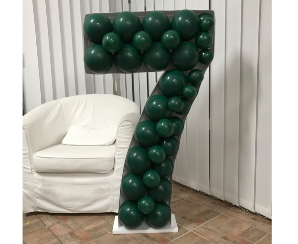 Szablon do wypełniania balonami cyfra 7 - styropian + tektura falista 120 cm wysokości