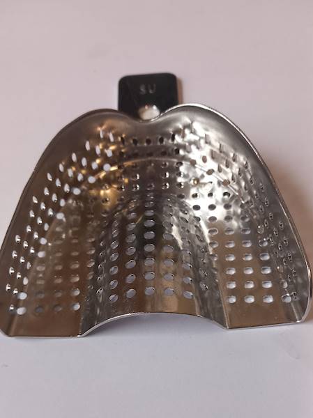 Łyżka metal perf. bez obrzeża góra INOX