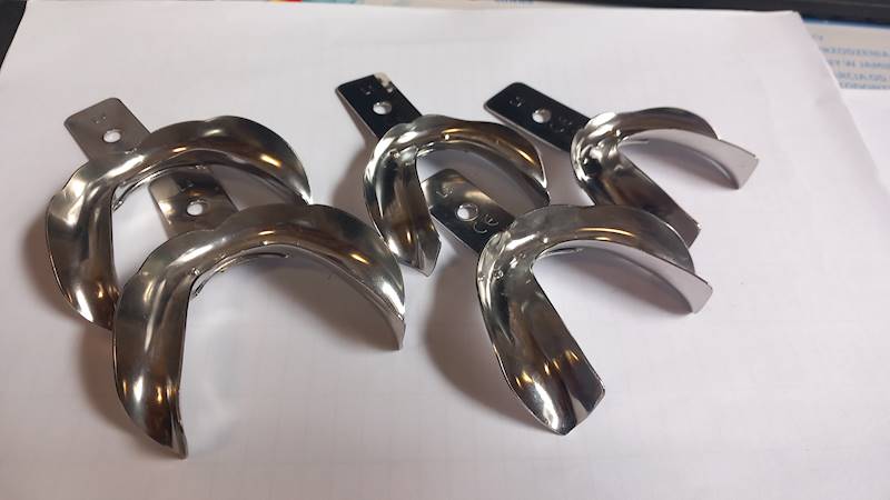 Łyżka metalowa nieperforow. bez obrzeża dół INOX