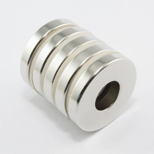 Magnes neodym. okrągły 30x5 z otworem 12mm