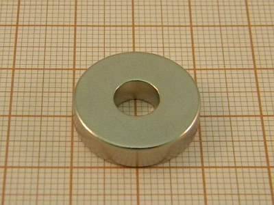 Magnes neodym. okrągły 20x5 z otworem 7mm