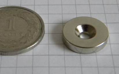 Magnes neodym. okrągły 15x3 z otworem 7/3,5mm